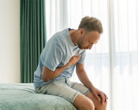 Tim bỏ nhịp khi cúi người, thay đổi tư thế có đáng lo?