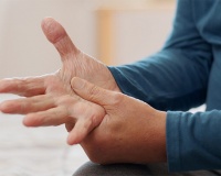 Bị run vô căn dùng TPBVSK Vương Lão Kiện có được không?