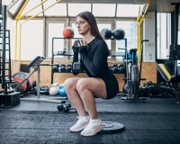 Biến thể squat giúp bạn có cơ đùi mạnh mẽ