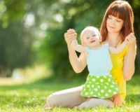 Tắm nắng cho trẻ sơ sinh lúc mấy giờ là tốt và an toàn?