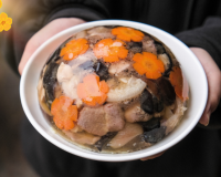 Tết hiện đại: Đừng để 'gánh nặng' tích trữ làm phai nhạt vị ngon lành