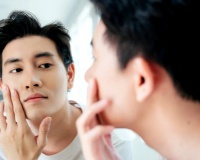 Ở tuổi 20 nam giới có cần dùng kem dưỡng mắt?