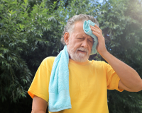 Nắng nóng: Nguy cơ bệnh lý với người cao tuổi