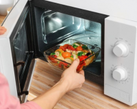 Nên dùng lò vi sóng hay các phương pháp truyền thống để chế biến thực phẩm?