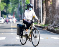 Nhiều nơi trên cả nước nắng nóng như đổ lửa, chưa có dấu hiệu hạ nhiệt