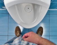 Tiểu không kiểm soát sau khi cắt bao quy đầu phải làm sao?