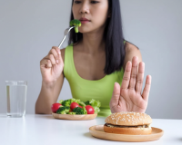 Thưởng thức đồ ăn nhanh ra sao khi đang vào chế độ giảm cân?