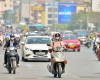 Nắng nóng gay gắt bao trùm khắp cả nước