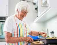 Nấu ăn tại nhà: Lợi ích không chỉ nằm ở bữa ăn