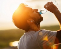 10 hệ lụy khi 'quên' uống nước trong ngày nắng nóng