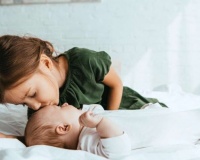 Làm sao để con cả không cảm thấy 'bị ra rìa'?