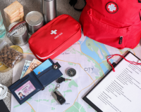 Infographic: Bên trong ba lô sơ tán khẩn cấp cần có những gì?