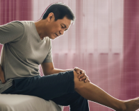 Đau lưng lan xuống chân, gối yếu: Cảnh báo sớm chèn ép dây thần kinh