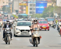Nắng nóng bao trùm từ Bắc vào Nam, có nơi trên 38 độ