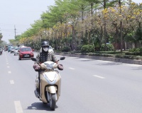 Bắc Bộ và Nam Bộ ngày oi nóng, về đêm có mưa dông 