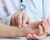 Vì sao nhiều người trẻ không có bệnh tim nhưng vẫn thường xuyên hồi hộp, hụt nhịp? 