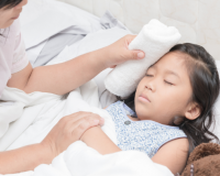 Bác sĩ chỉ ra hai sai lầm phổ biến khi chăm sóc trẻ mùa Hè