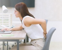 Cơ mông “tê liệt” do ngồi nhiều phải làm sao?