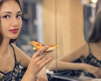 Chuyên gia tiết lộ mẹo đơn giản giúp kiểm soát cơn thèm ăn