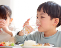 Bổ sung vi chất cho trẻ: Đừng “rập khuôn” theo con nhà hàng xóm