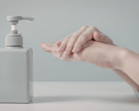 Thu hồi sữa rửa tay Dr. Clean và kem rau má Young do vi phạm công thức