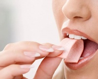 Lỡ nuốt kẹo cao su có sao không?