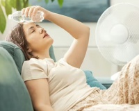 Chóng mặt, kiệt sức khi nắng nóng phải làm sao?