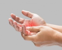 Đường huyết cao gây tê chân, mờ mắt phải làm sao để giảm?