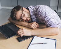 Vì sao ngủ 8 tiếng vẫn mệt mỏi?
