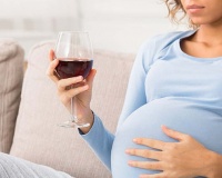 Ngày càng nhiều phụ nữ uống rượu khi mang thai