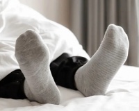 Đi tất có giúp ngủ ngon hơn?