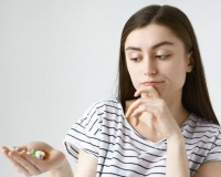 Muốn cải thiện miễn dịch, nên dùng vitamin C hay D?