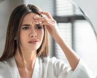 Làm sao để xóa nếp nhăn số 11 trên trán?