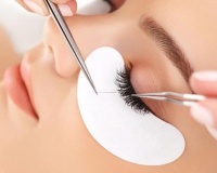 Nhiễm bọ ve trên mí mắt vì nối mi 