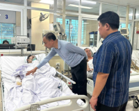 Khẩn trương cứu chữa nạn nhân trong vụ cháy nhà 4 tầng ở Tây Hồ
