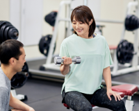 Bài tập 10 phút với một quả tạ đơn giúp toàn thân chắc khỏe