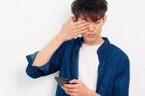 Mắt nhìn mờ đột ngột: Nguyên nhân do đâu?