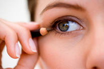 Đừng để mắt yếu đi vì những thói quen này