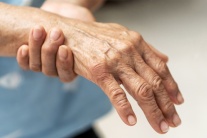 Huyết áp thấp có gây run chân tay không?