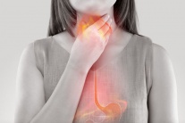 Bị trào ngược họng thanh quản phải làm sao?