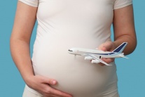 Có an toàn khi đi máy bay trong 3 tháng đầu thai kỳ?