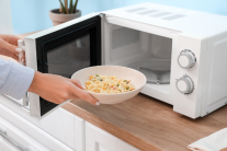 Lò vi sóng có làm thay đổi giá trị dinh dưỡng của món ăn?