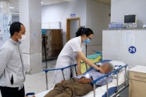 Bộ Y tế đề nghị tăng cường bảo vệ an toàn cho nhân viên y tế