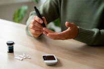 Tại sao đường huyết lúc 5 giờ sáng tăng cao và xử trí thế nào?