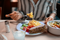 Lý do nên chia đều lượng protein tiêu thụ trong ngày