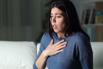 Hít thở sâu thấy tức ngực có phải dấu hiệu thiếu máu cơ tim?