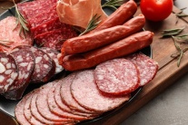 Bị cholesterol cao nên tránh ăn gì?