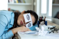 Thiếu ngủ làm não “xuống cấp” thế nào?