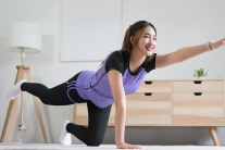 5 động tác giúp các cơ trung tâm khỏe toàn diện không kém tập plank