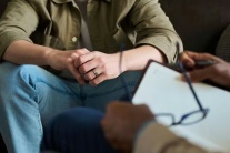 Nam giới ngại tìm kiếm hỗ trợ về sức khỏe tinh thần